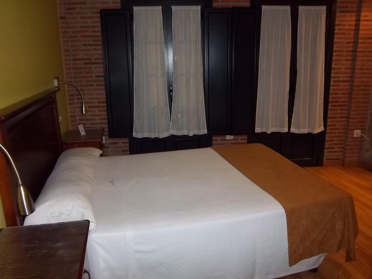 Apartamentos Entrepalacios アビレス エクステリア 写真
